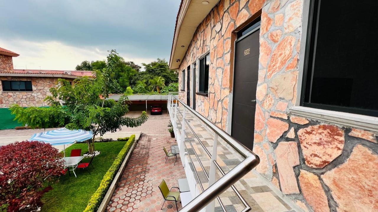 Hotel Villa Pralaya Джутепек Екстериор снимка