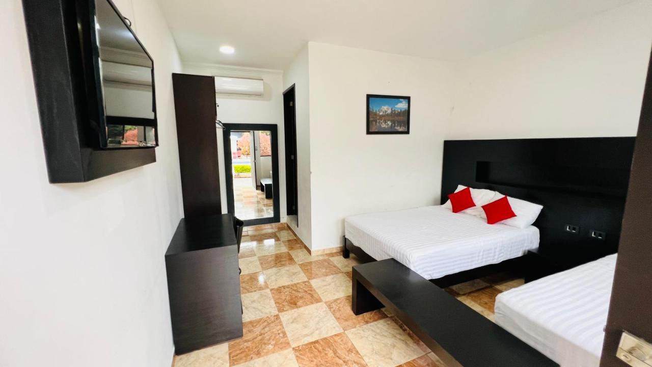 Hotel Villa Pralaya Джутепек Екстериор снимка