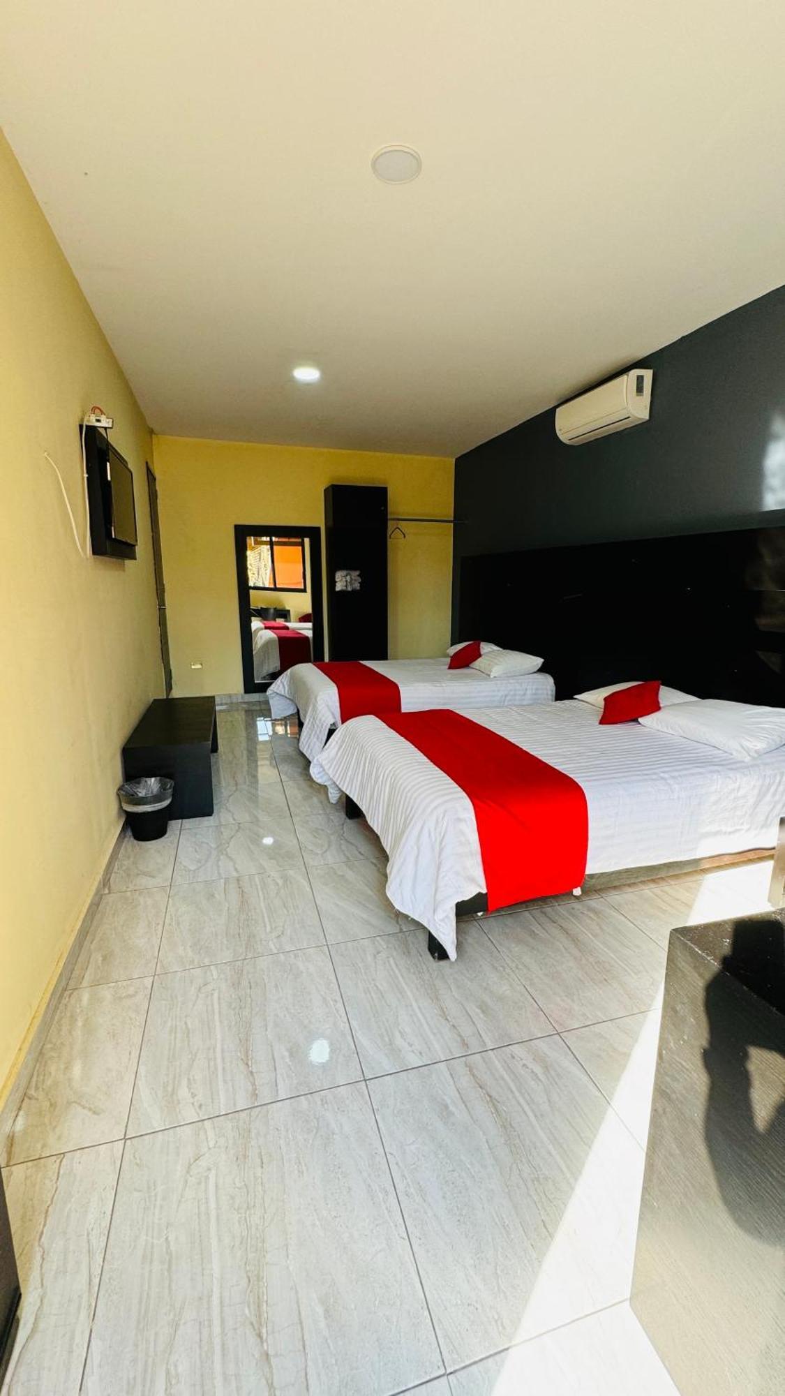 Hotel Villa Pralaya Джутепек Екстериор снимка
